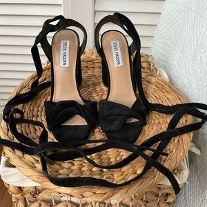 NWOT - Suede Steve Madden lace-up heels